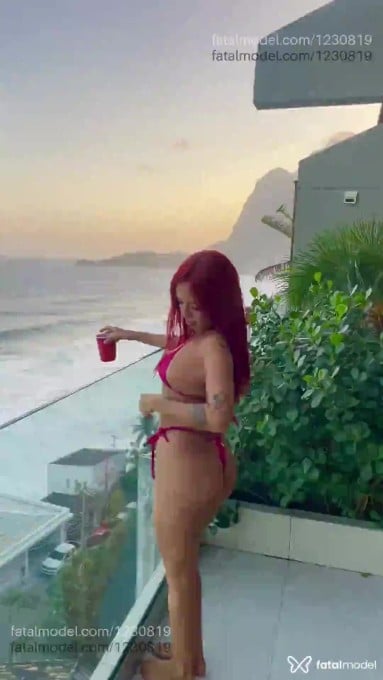 Acompanhante mulher ruiva (o) de olhos castanhos em Volta Redonda - Ariel
