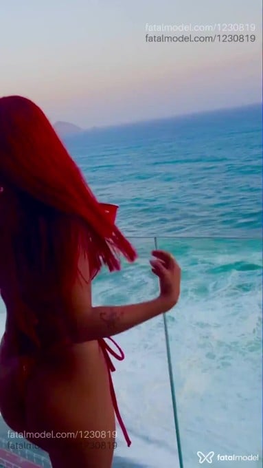 Acompanhante mulher ruiva (o) de olhos castanhos - Ariel Acompanhante mulher ruiva (o) de olhos castanhos - Ariel