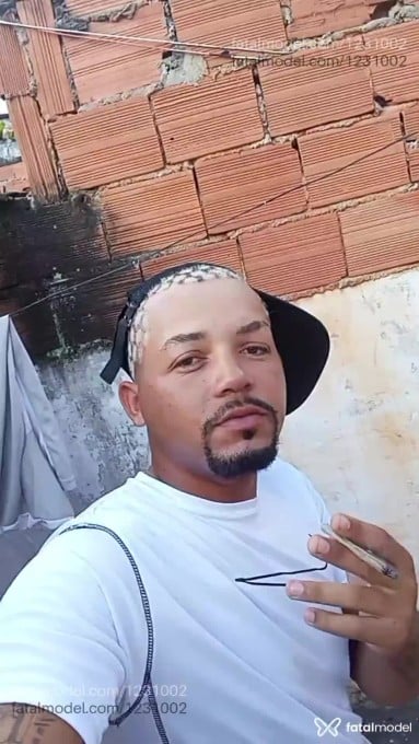 Acompanhante homem com cabelo castanho de olhos castanhos em Cabo Frio - Dom