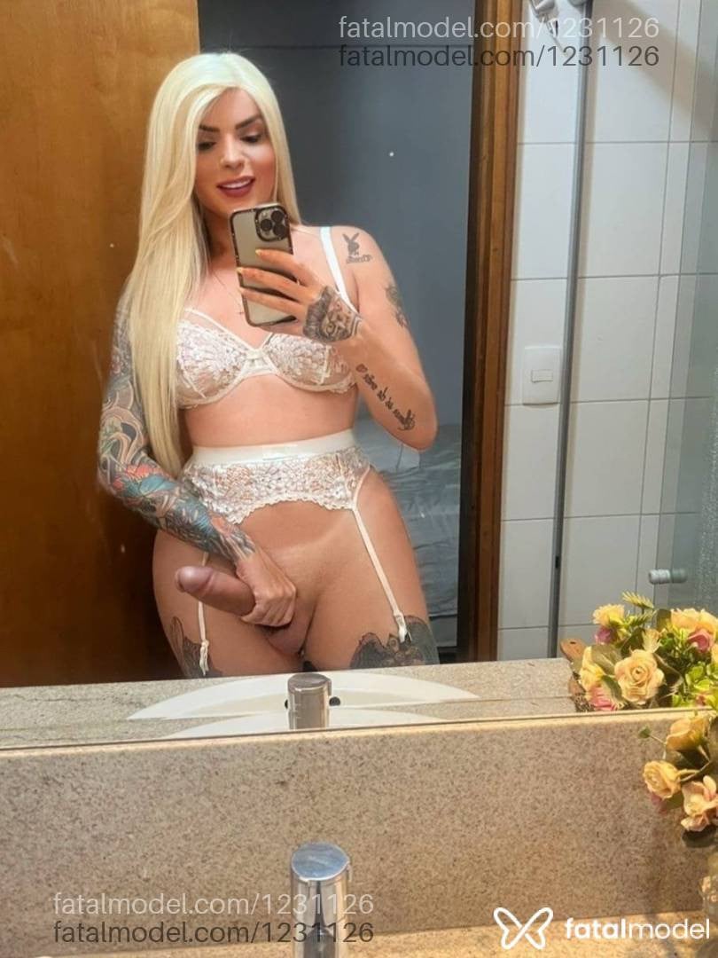 Acompanhante mulher trans loira (o) de olhos castanhos - Camilla schimith