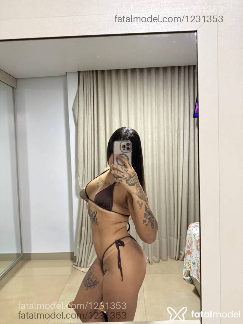 Acompanhante mulher com cabelo castanho de olhos castanhos - Fernanda Medeiros