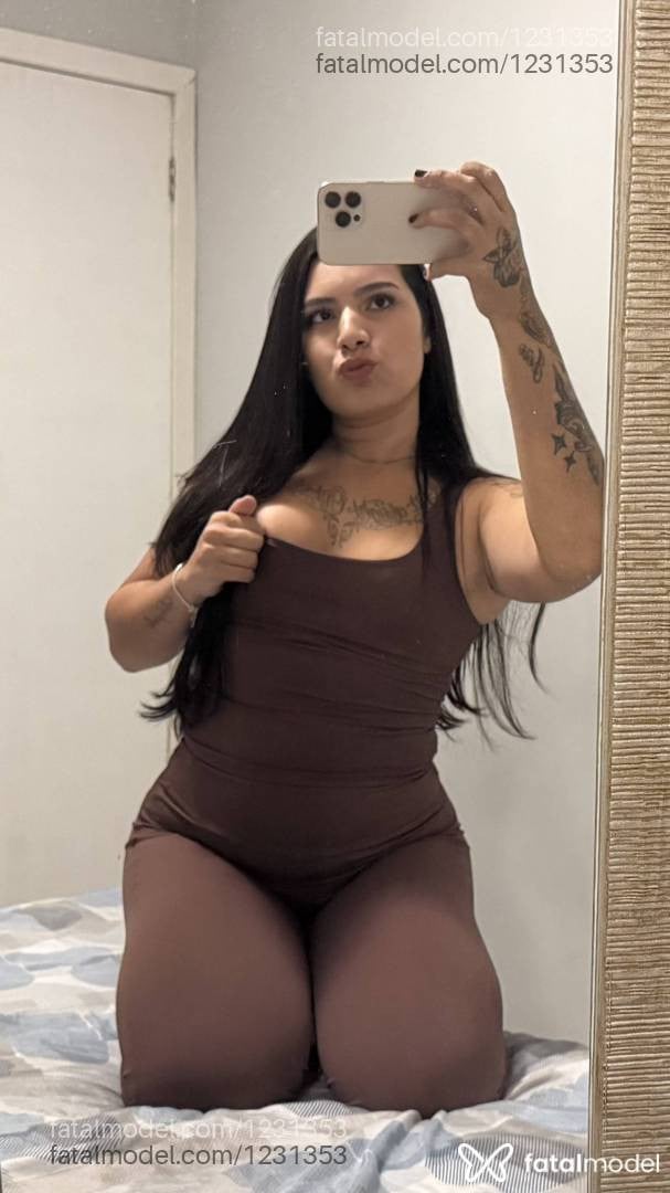 Acompanhante mulher com cabelo castanho de olhos castanhos em Palhoça - Fernanda Medeiros