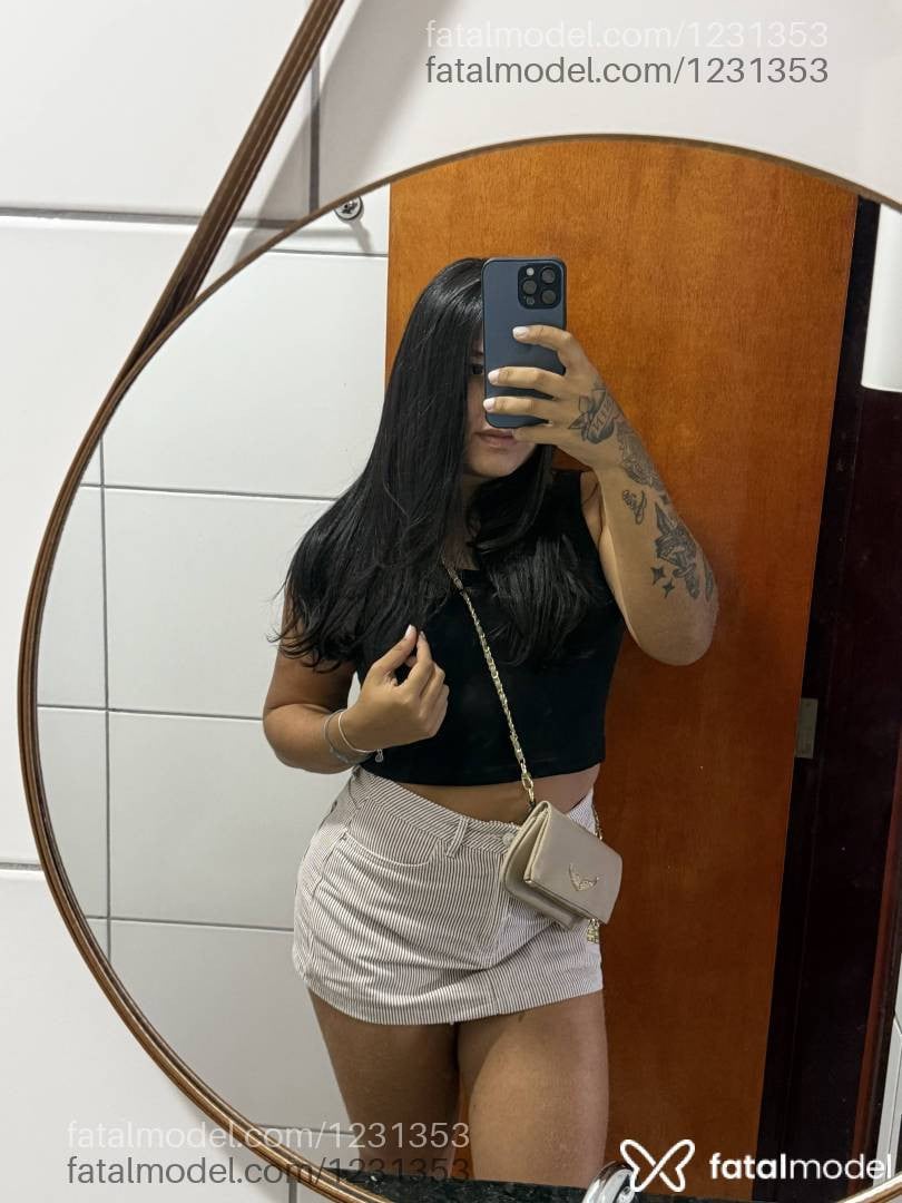 Acompanhante mulher com cabelo castanho de olhos castanhos em Palhoça - Fernanda Medeiros