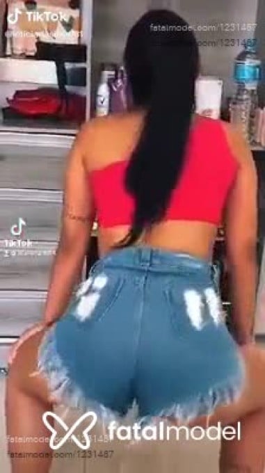 Acompanhante mulher com cabelo castanho de olhos mel em Itajubá Acompanhante mulher com cabelo castanho de olhos mel em Itajubá - Suellen