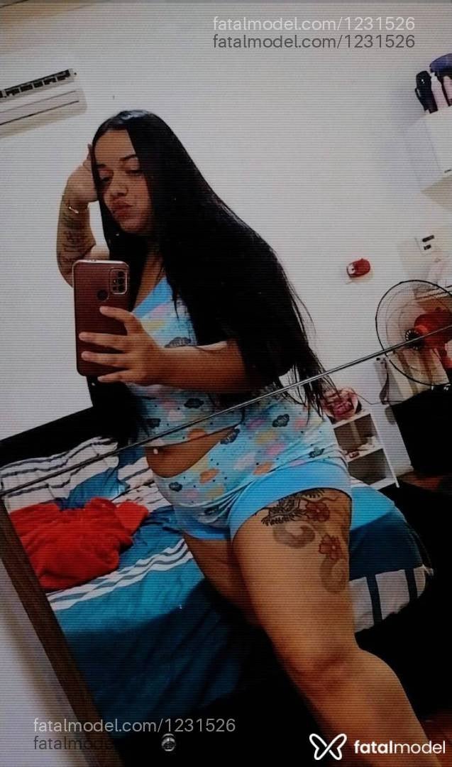 Acompanhante mulher morena (o) de olhos castanhos - Julia Acompanhante mulher morena (o) de olhos castanhos - Julia