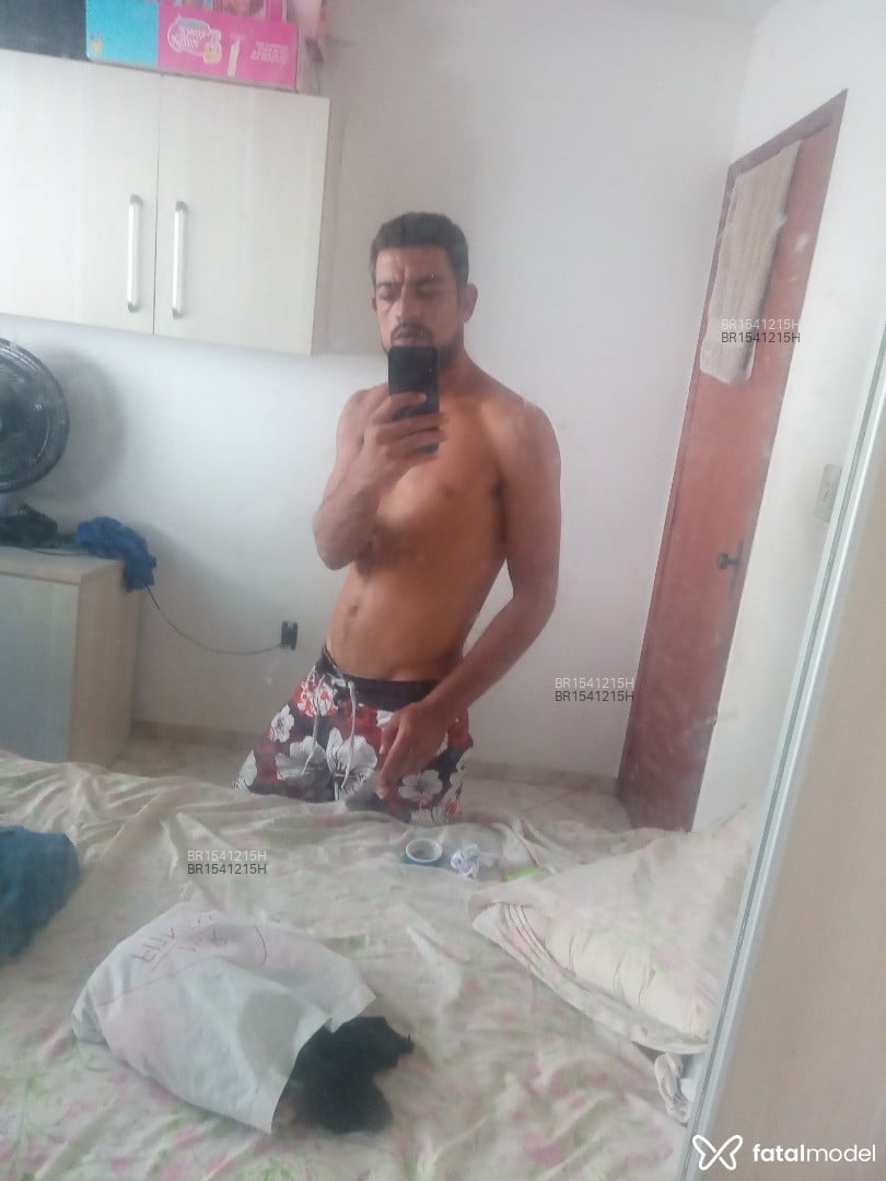 Acompanhante homem com cabelo castanho de olhos castanhos em Rio das Ostras Acompanhante homem com cabelo castanho de olhos castanhos em Rio das Ostras - Richard