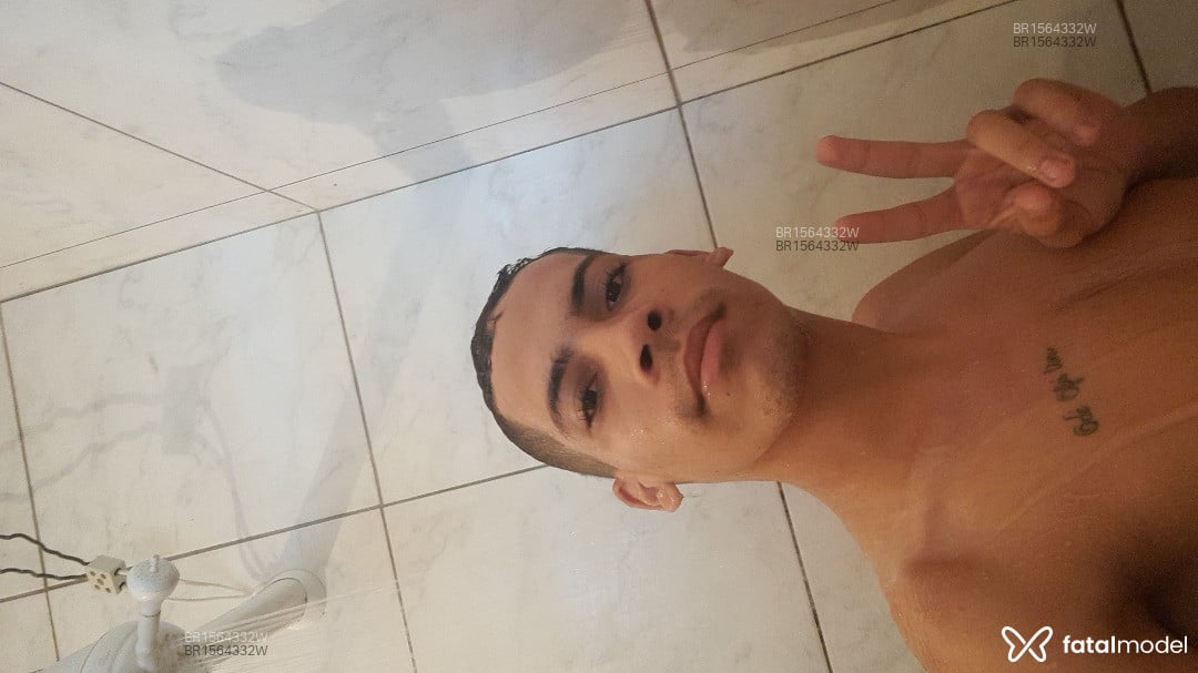 Acompanhante homem com cabelo castanho de olhos castanhos em Cachoeiro de Itapemirim - Roberth