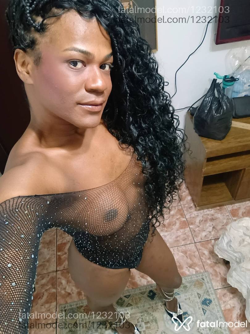 Acompanhante travesti morena (o) de olhos pretos - Africana