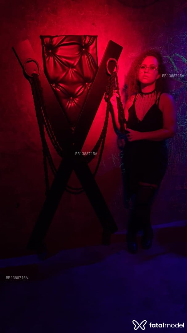 Acompanhante mulher ruiva (o) de olhos castanhos em Florianópolis - Senhora Ge