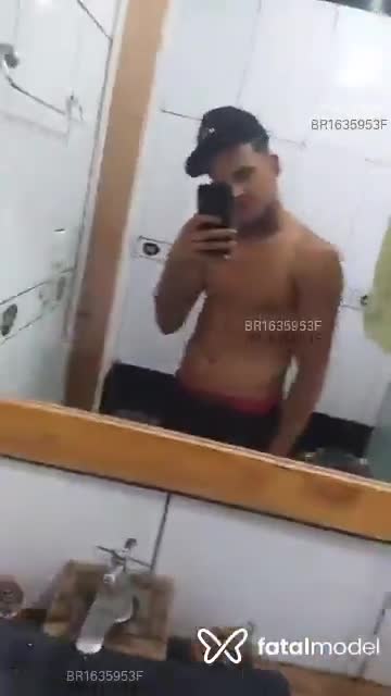Acompanhante homem morena (o) de olhos castanhos - Lucas Bernardo Acompanhante homem morena (o) de olhos castanhos - Lucas Bernardo