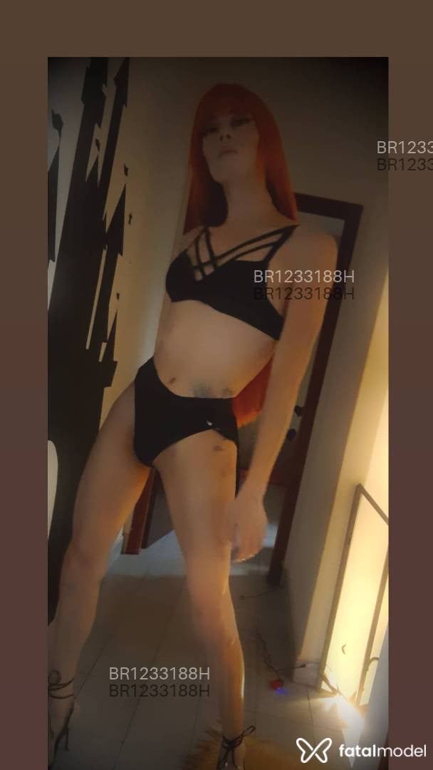 Acompanhante mulher trans ruiva (o) de olhos mel em Virtual - Iza Ludovicka
