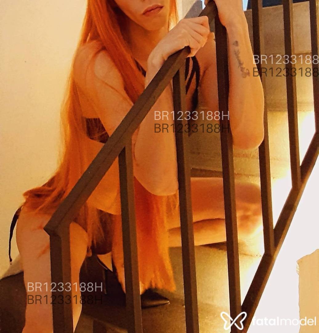 Acompanhante mulher trans ruiva (o) de olhos mel em Virtual - Iza Ludovicka