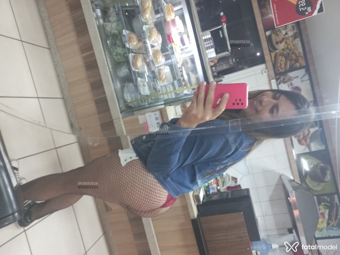 Acompanhante mulher trans com cabelo castanho de olhos castanhos em Tubarão Acompanhante mulher trans com cabelo castanho de olhos castanhos em Tubarão - EDUARDA LEITE