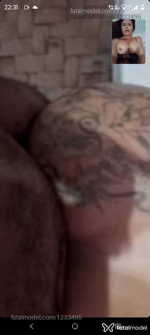 Acompanhante mulher trans com cabelo castanho de olhos verdes em Araçatuba - Valentina