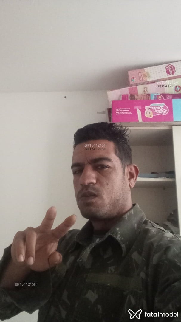 Acompanhante homem com cabelo castanho de olhos castanhos em Rio das Ostras Acompanhante homem com cabelo castanho de olhos castanhos em Rio das Ostras - Richard