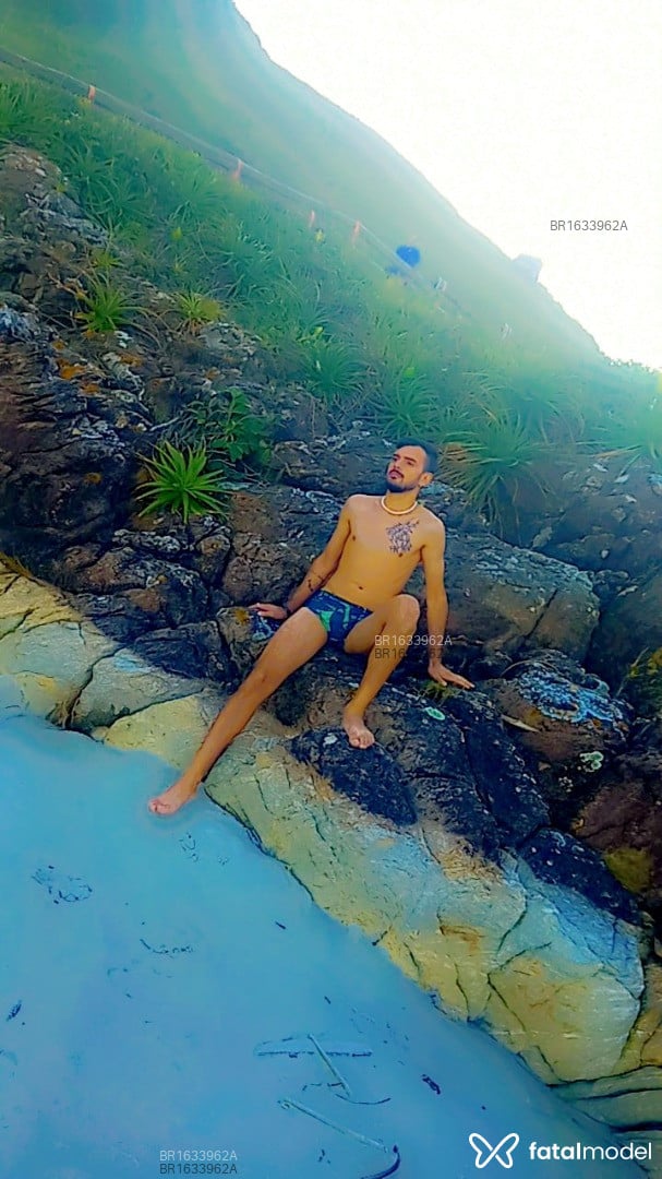 Acompanhante homem morena (o) de olhos pretos em Colombo - Gabriel Andrade