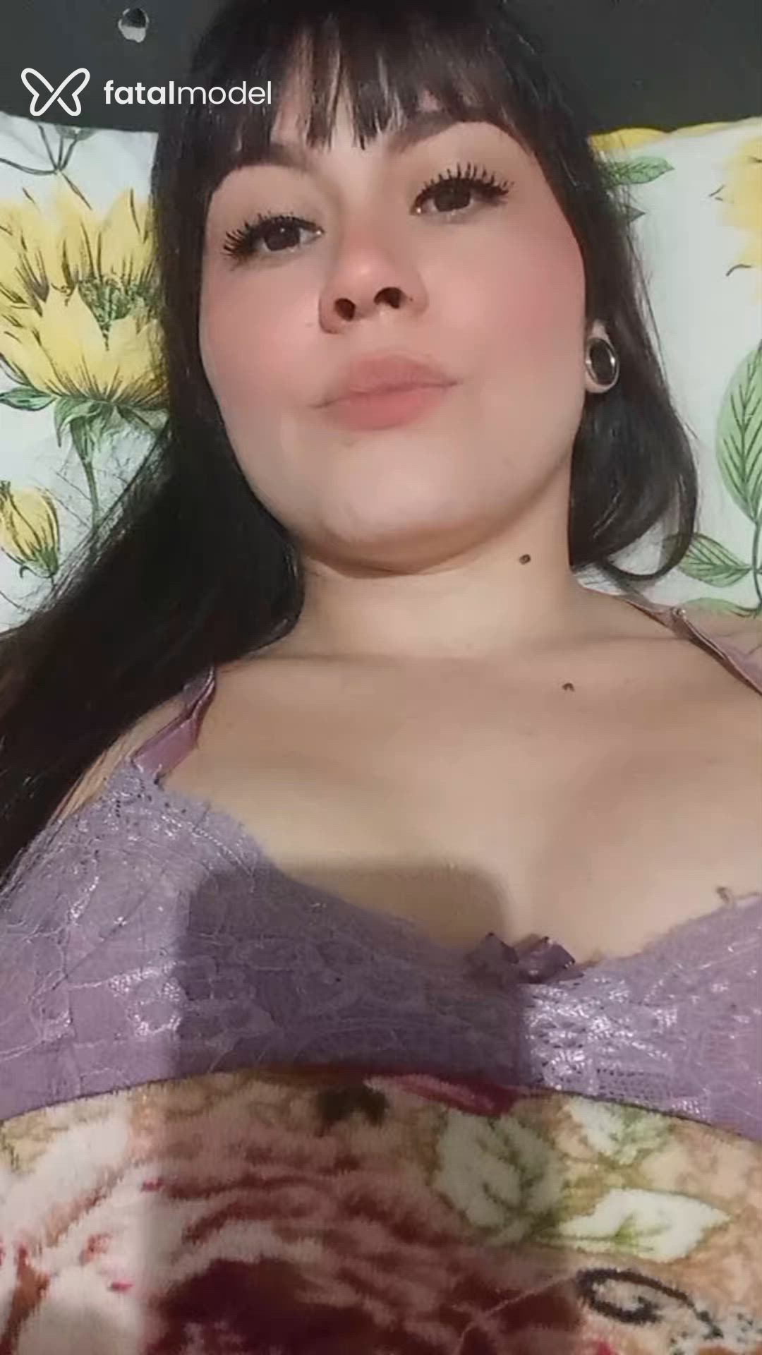 Acompanhante mulher com cabelo castanho de olhos castanhos em Imbituba Acompanhante mulher com cabelo castanho de olhos castanhos em Imbituba - Thalia
