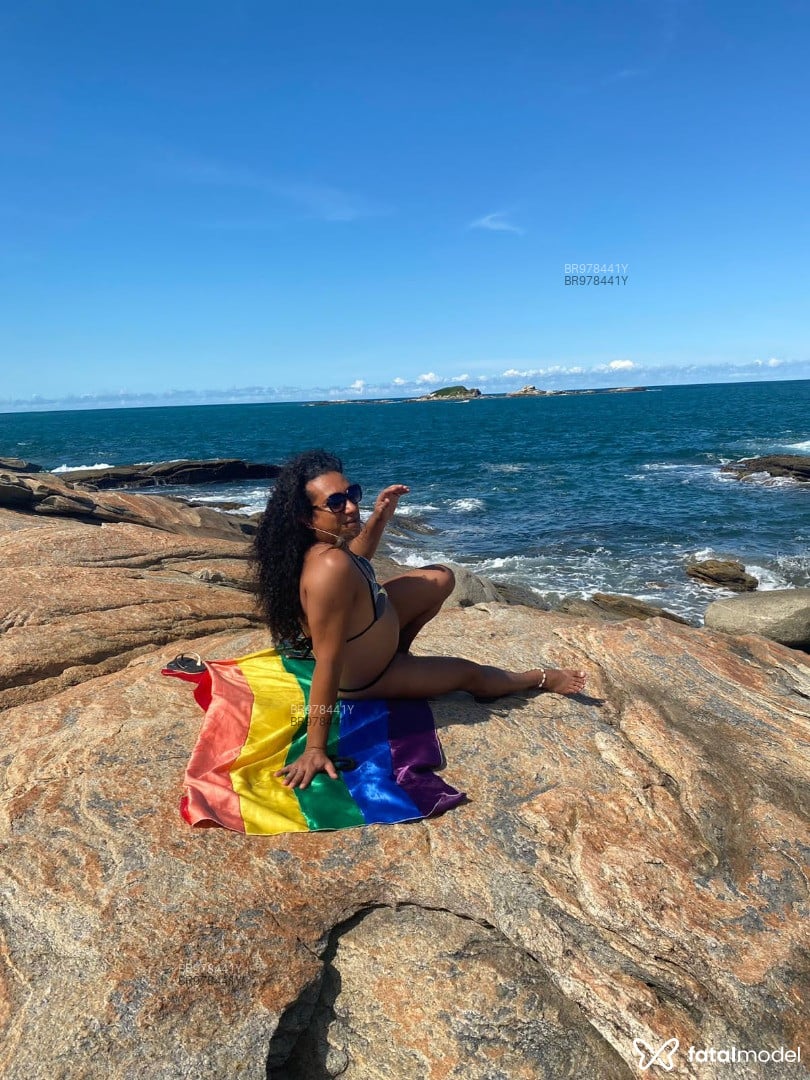 Acompanhante mulher trans com cabelo castanho de olhos pretos em Cataguases - camilla