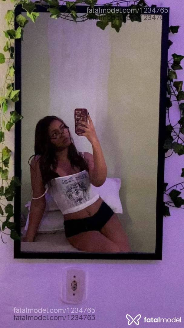 Acompanhante mulher trans ruiva (o) de olhos castanhos - Angel