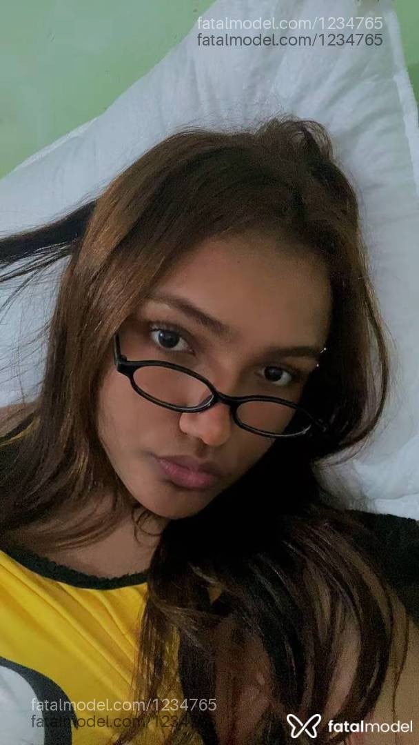 Acompanhante mulher trans ruiva (o) de olhos castanhos - Angel