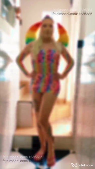Acompanhante travesti loira (o) de olhos verdes em Muriaé - Mel blond