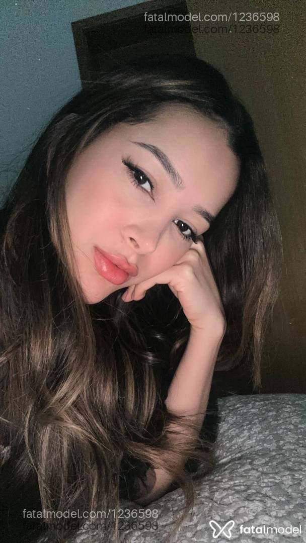 Acompanhante mulher com cabelo castanho de olhos castanhos em Uberlândia Acompanhante mulher com cabelo castanho de olhos castanhos em Uberlândia - Alice Benvenutti
