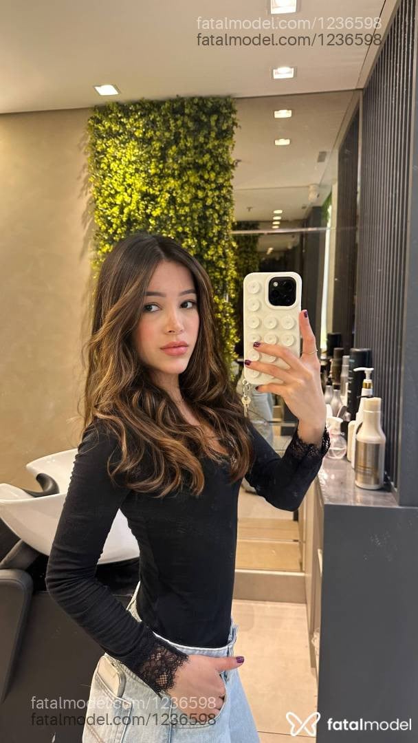 Acompanhante mulher com cabelo castanho de olhos castanhos em Uberlândia - Alice Benvenutti