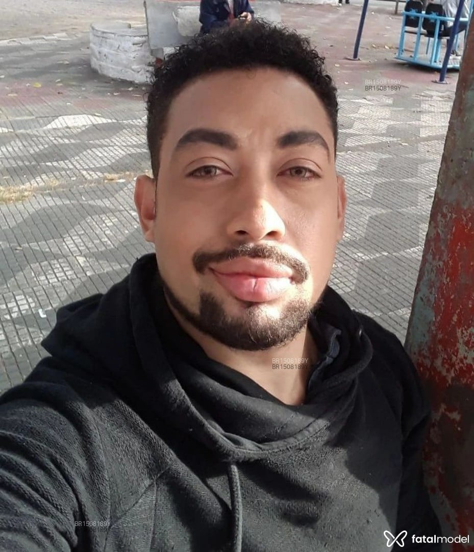 Acompanhante homem com cabelo castanho de olhos castanhos em São Paulo - Leonardo Costta