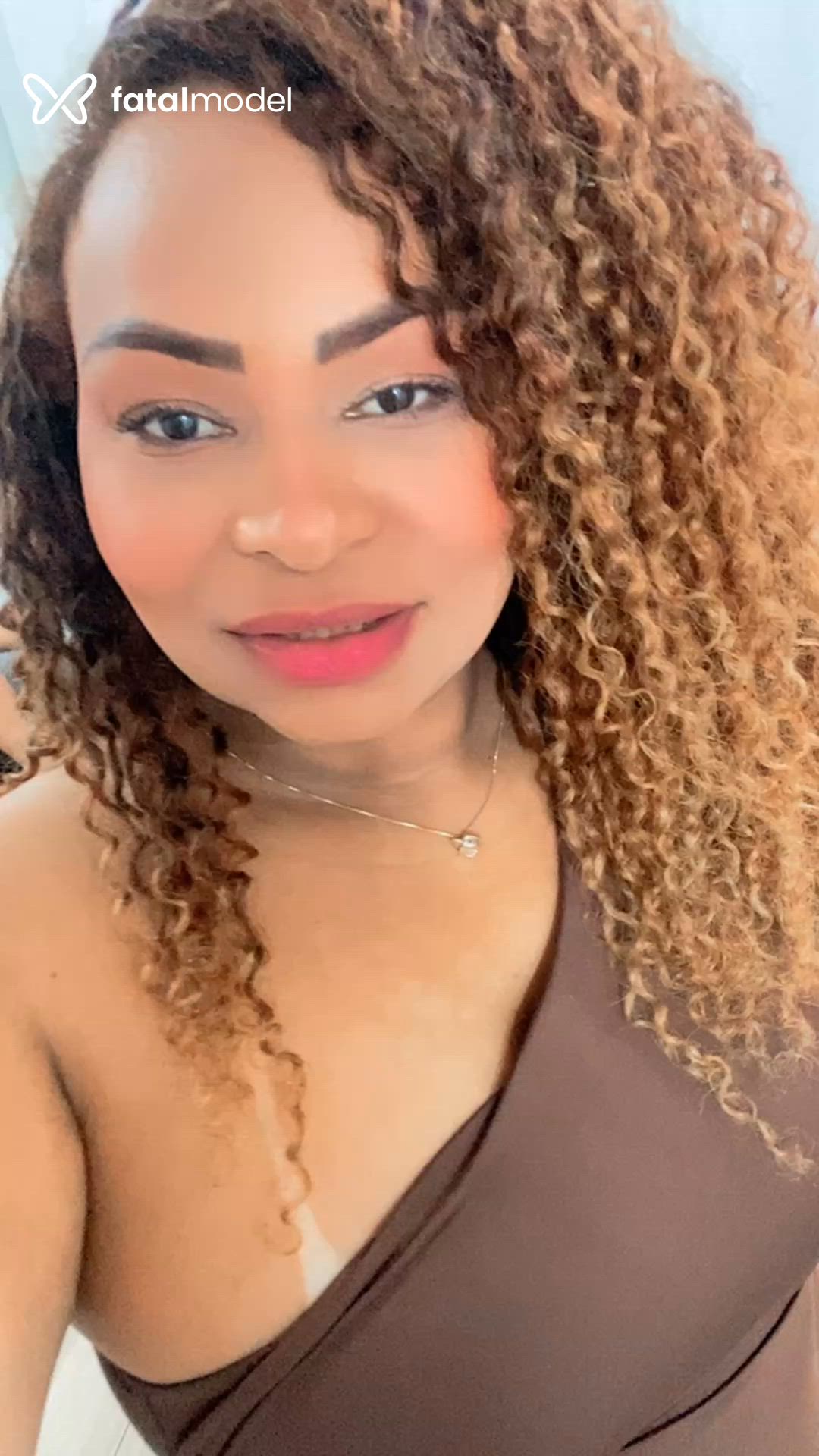 Acompanhante mulher loira (o) de olhos castanhos em Salvador - Samantha Cariooca