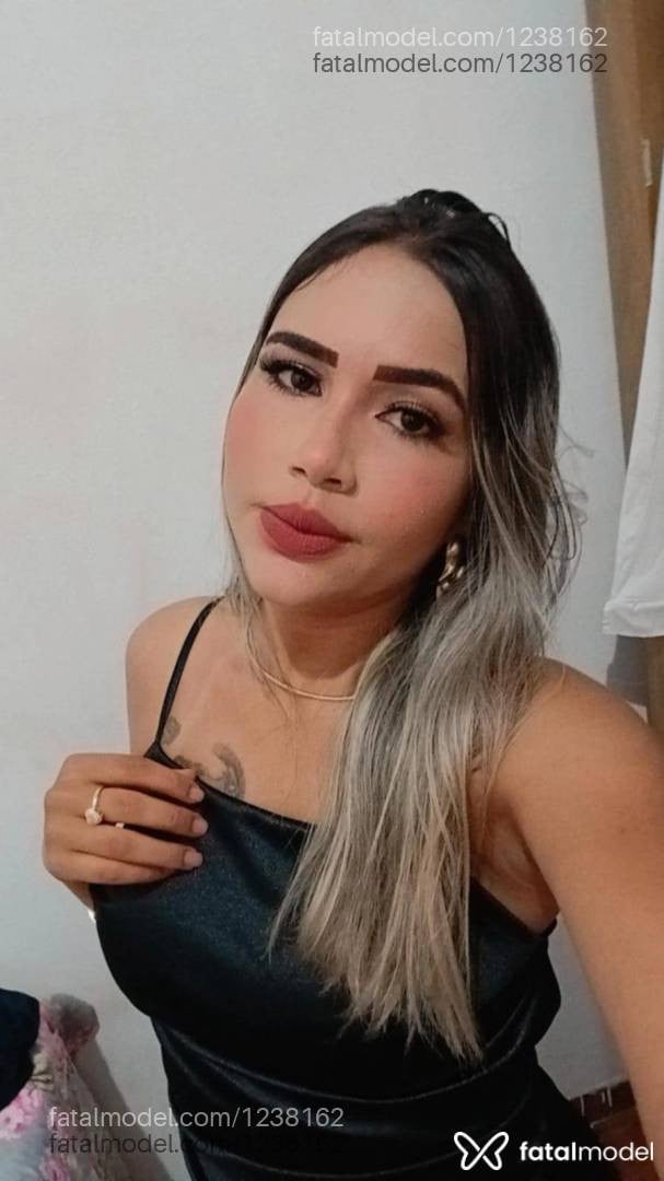 Acompanhante mulher loira (o) de olhos castanhos - Karol