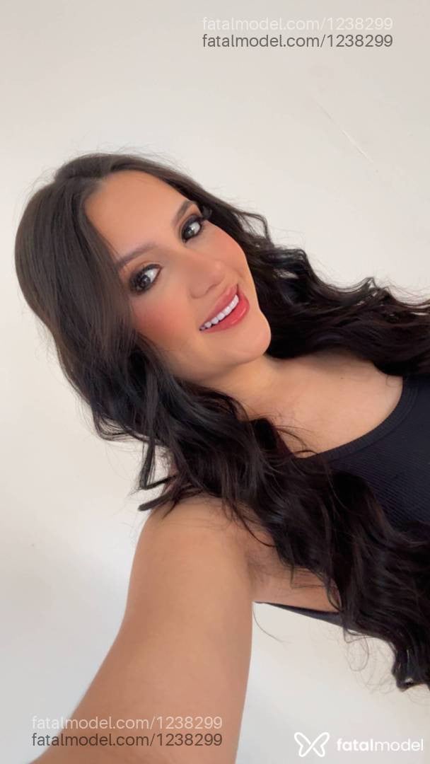 Acompanhante mulher morena (o) de olhos castanhos - Mirella scheffer Acompanhante mulher morena (o) de olhos castanhos - Mirella scheffer