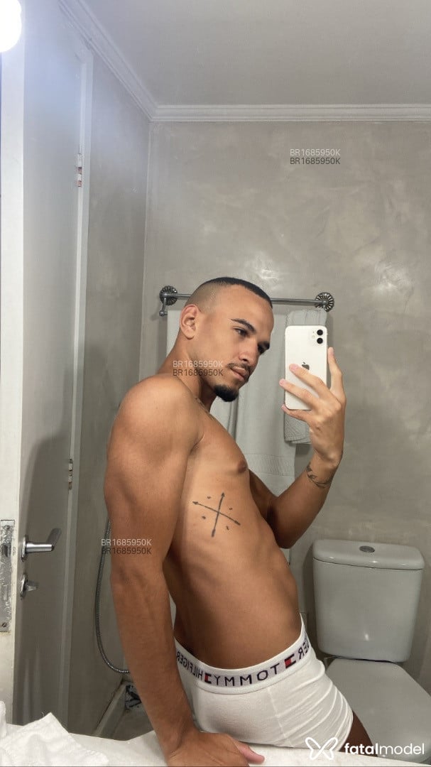 Acompanhante homem morena (o) de olhos castanhos em Santo André - Henrique Santana
