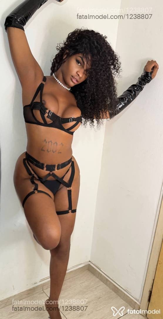 Acompanhante travesti com cabelo castanho de olhos castanhos - PRISCILLA FROIS