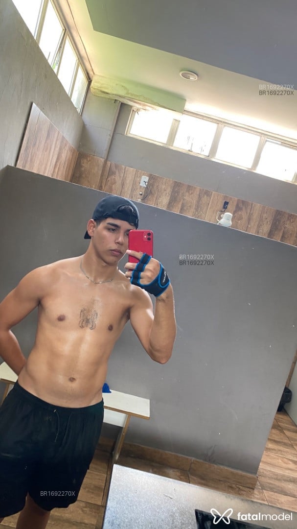 Acompanhante homem morena (o) de olhos castanhos em Virtual Acompanhante homem morena (o) de olhos castanhos em Virtual - Erick