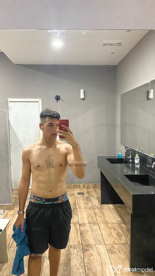 Acompanhante homem morena (o) de olhos castanhos em Virtual Acompanhante homem morena (o) de olhos castanhos em Virtual - Erick