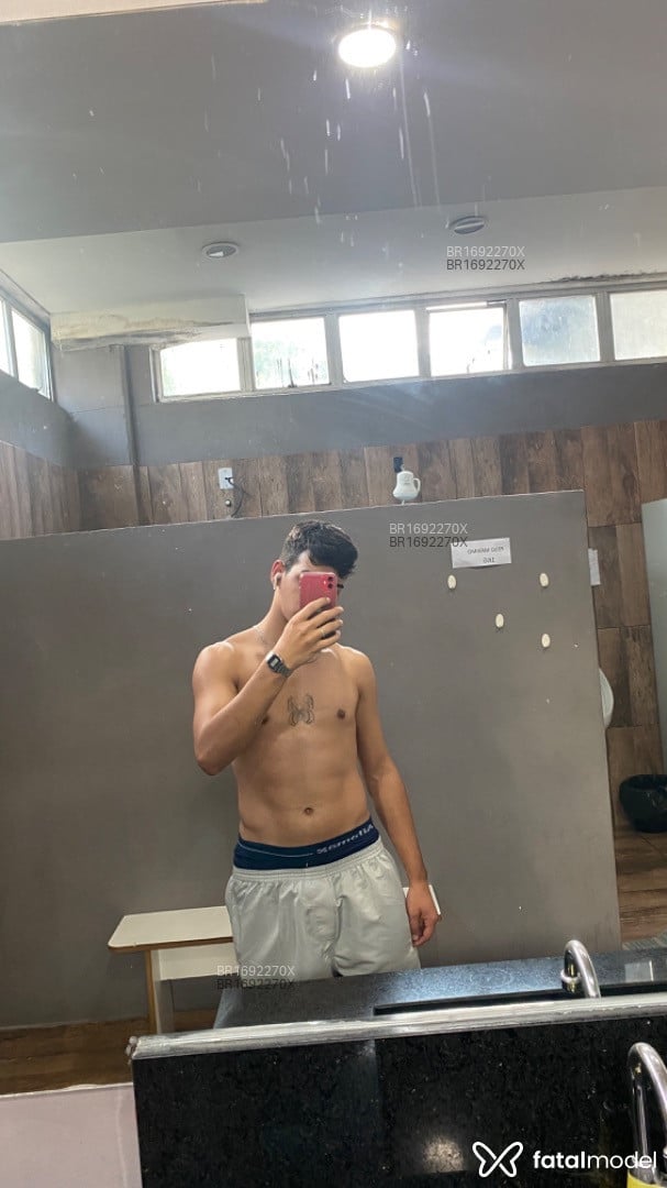 Acompanhante homem morena (o) de olhos castanhos em Virtual Acompanhante homem morena (o) de olhos castanhos em Virtual - Erick