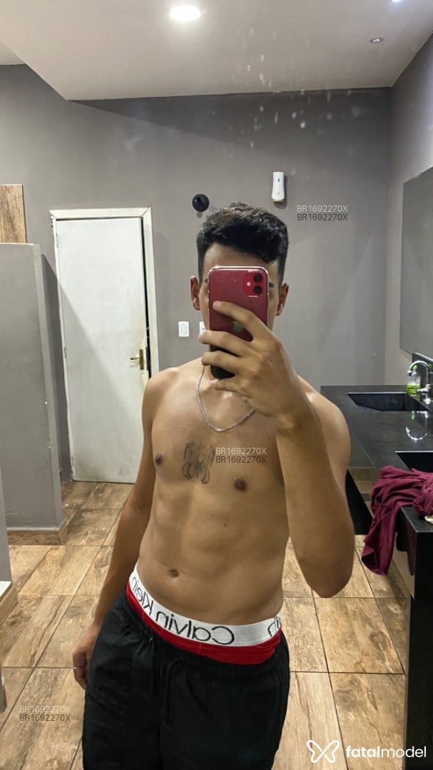 Acompanhante homem morena (o) de olhos castanhos em Virtual Acompanhante homem morena (o) de olhos castanhos em Virtual - Erick
