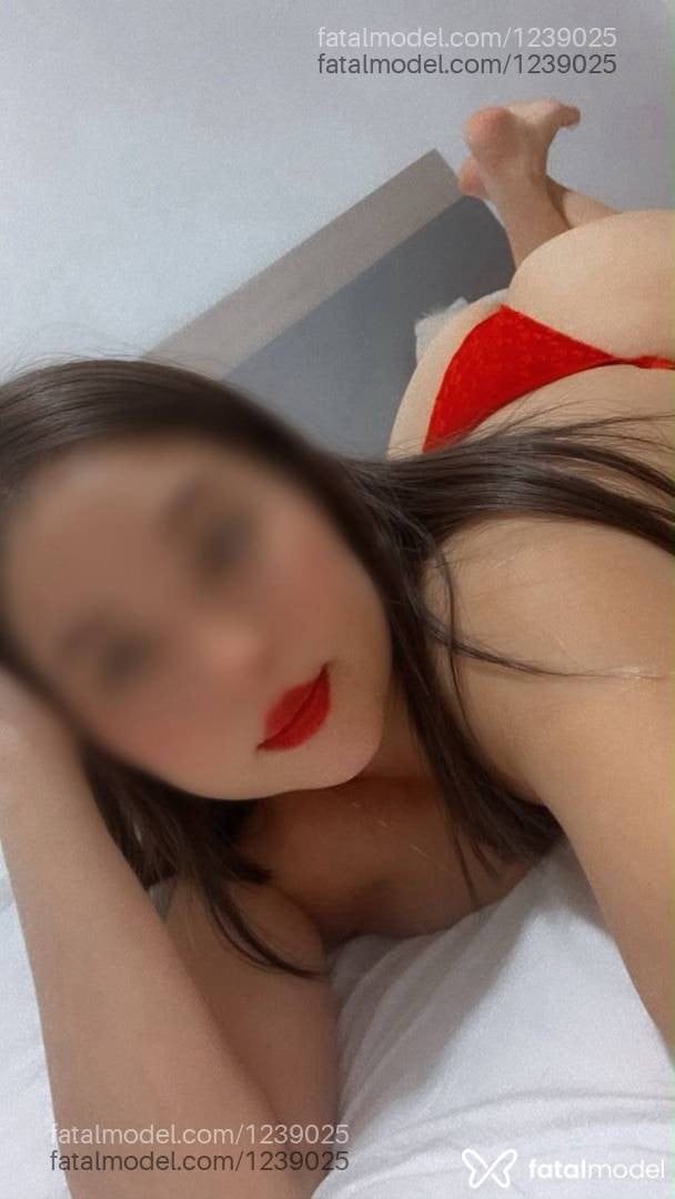 Acompanhante mulher com cabelo castanho de olhos castanhos - Bia Lima