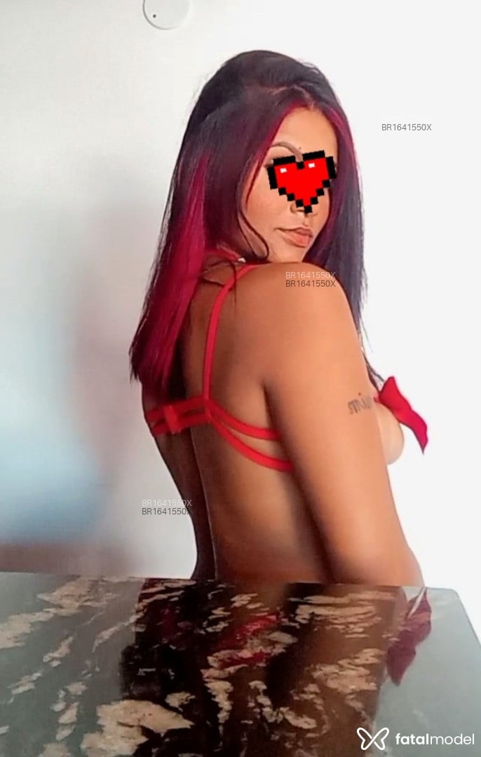Acompanhante mulher com cabelo castanho de olhos verdes em Araruama - LUNNA MIONZINHA