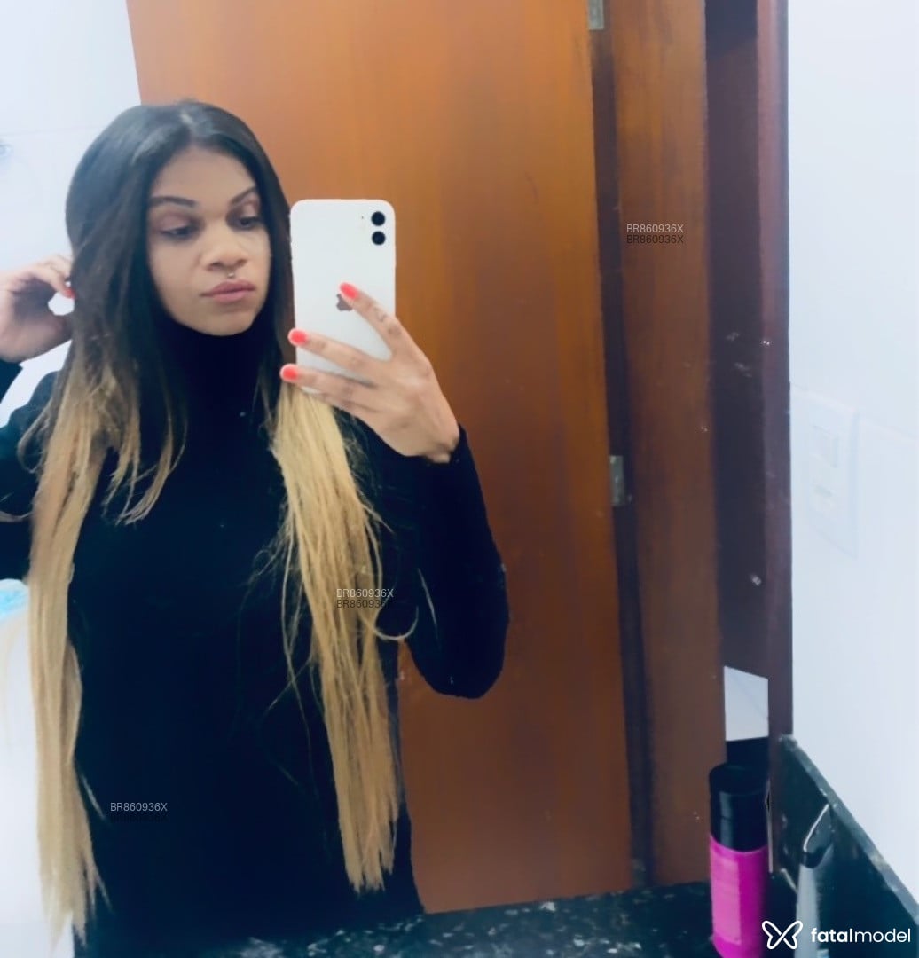 Acompanhante mulher loira (o) de olhos castanhos em Patos de Minas - Rubi Kardin
