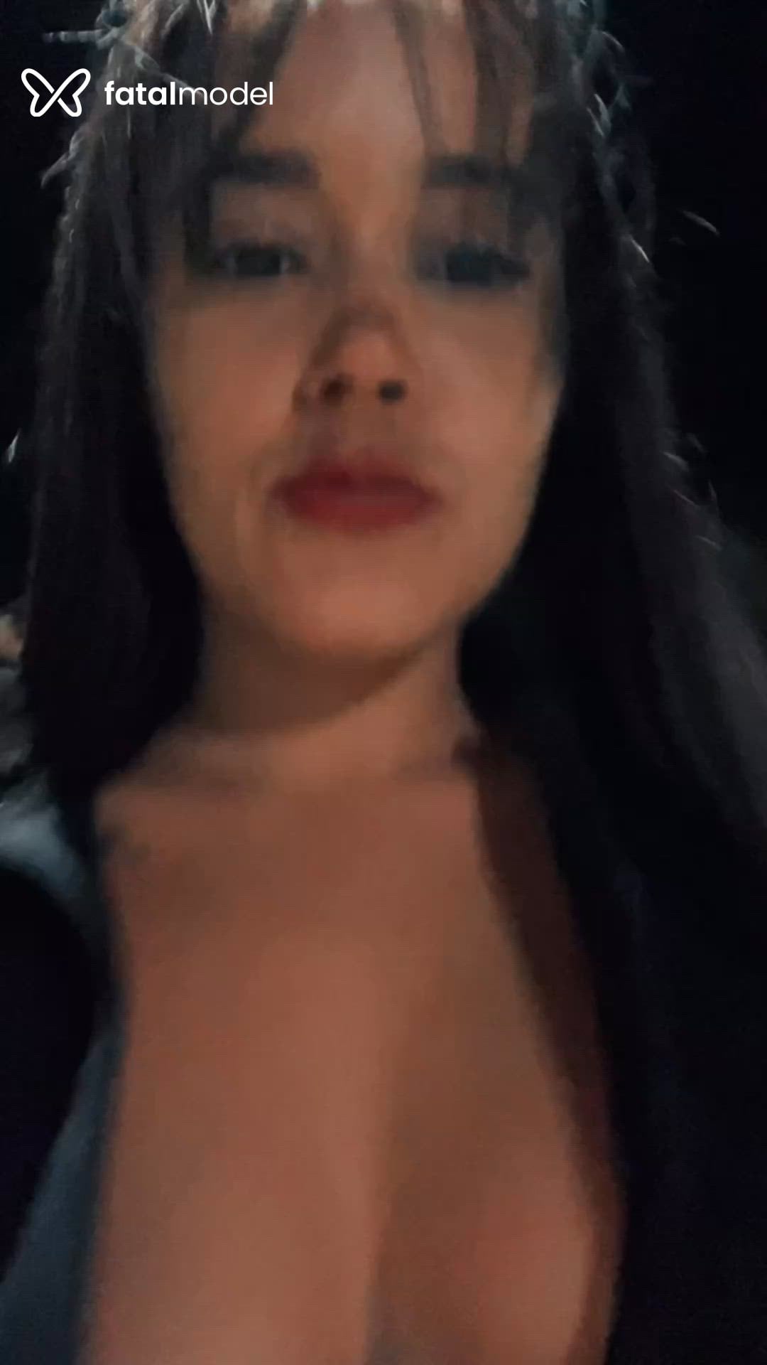 Acompanhante mulher morena (o) de olhos castanhos - Ellena