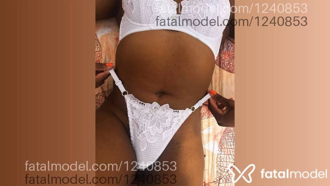 Acompanhante mulher morena (o) de olhos castanhos - Isabela