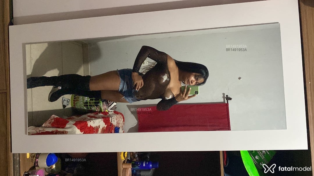 Acompanhante mulher trans com cabelo castanho de olhos castanhos em Rio Branco - Potira