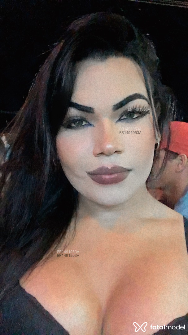 Acompanhante mulher trans com cabelo castanho de olhos castanhos em Rio Branco - Potira