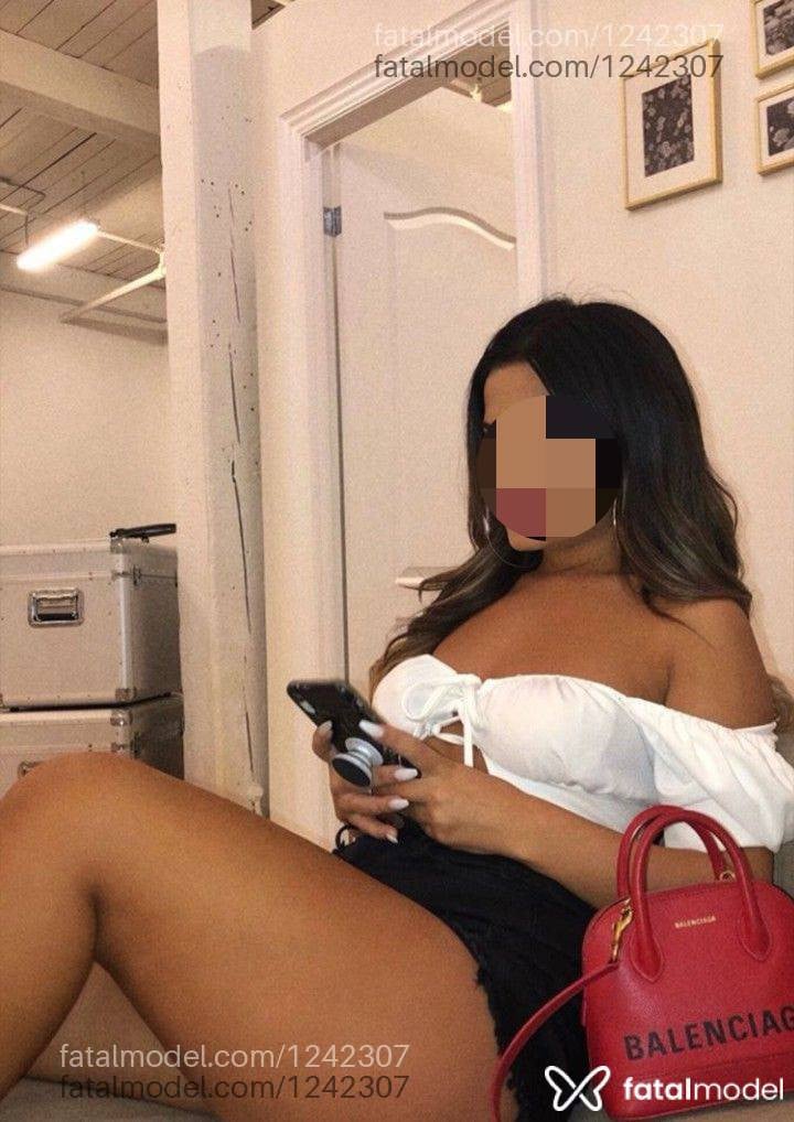 Acompanhante mulher morena (o) de olhos castanhos - Bruna Lima