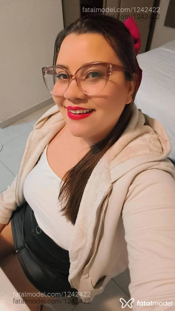 Acompanhante mulher com cabelo castanho de olhos mel - Duani Mello
