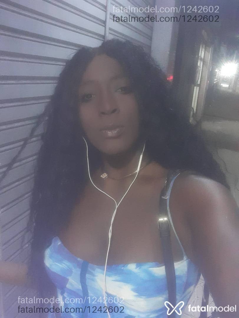 Acompanhante mulher trans morena (o) de olhos castanhos - Duda Silva