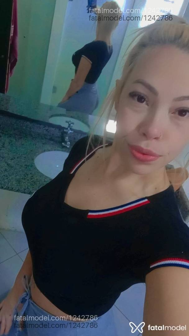 Acompanhante mulher com cabelo castanho de olhos castanhos - Eduarda