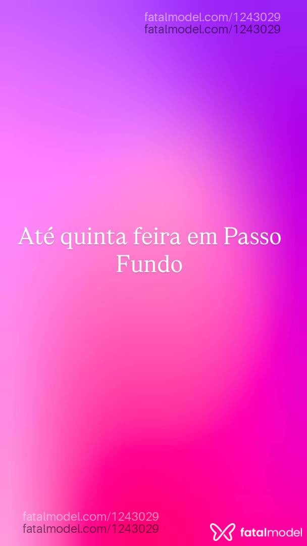 Acompanhante mulher trans com cabelo castanho de olhos castanhos - Brenda Paes