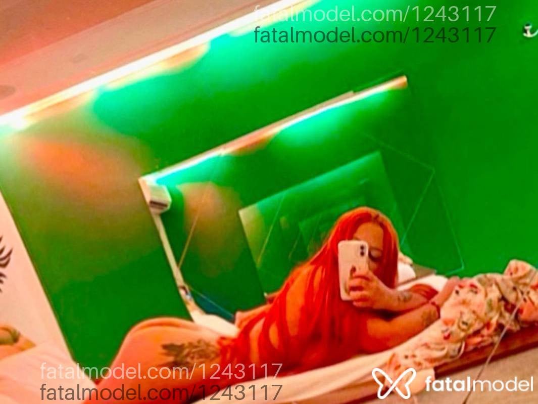 Acompanhante mulher ruiva (o) de olhos verdes - Bruna